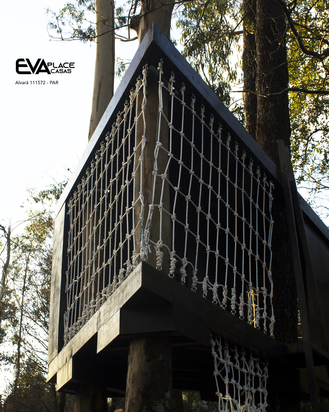 Casa de madeira da árvore